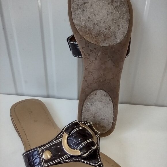 SZ 8 Women's Gold Trim Sandals By Unisa Brown Slip On Footwear Flip Flops Flats - Picture 3 of 5